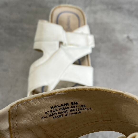 BARETRAPS Women's White Nalani Slip-Resistant Round-Toe Toe-Loop Slide Sandals - Picture 11 of 11